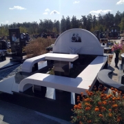 Купить памятник на заказ в Киеве - можно на складе ЧП Прядко. Цена памятника - доступна.