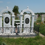 Продажа памятников в Киеве. Создание индивидуальных комплексов из белого мрамора; цены на памятники из мрамора, уточняйте у менеджера ЧП Прядко.