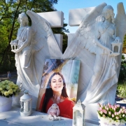 Заказать мраморный памятник - можно в Магазине Ритуальной скульптуры в Киеве.