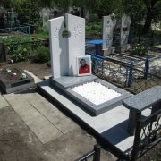 Памятник из мрамора. Высота памятника из мрамора - 130 см.