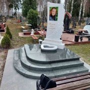 Заказать памятник из белого мрамора в Киеве.