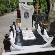 Цена мраморного памятника  - доступная.