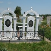 Продажа памятников в Киеве. Создание индивидуальных комплексов из белого мрамора; цены на памятники из мрамора, уточняйте у менеджера ЧП Прядко.