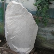 Обапол из мрамора для памятника в цеху: изготовление мраморных памятников в Киеве. Цены на памятники договорные, гарантия на памятники и их детали 10 лет.