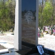 Фото колонны из рваного камня на могиле. Колонна из гранита с портретом и надписью, размеры: высота колонны 175 см., ширина памятника 72 см., толщина памятника 33 см. Цена колонны из рваного камня $1 тыс.