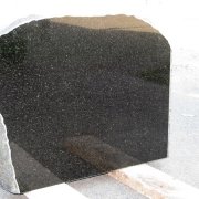 На фото стелла из рваного камня в чёрном габбро. Размеры резного памятника: высота памятника из черного габбро: высота памятника из черного габбро 68 см., ширина памятника 86 см., толщина памятника 15 см. Цена памятника 5,2 тыс. грн.