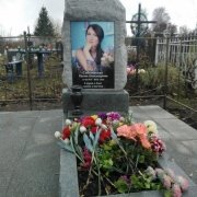 Установка памятника фото на кладбище. Памятник с тумбой высотой 175 см. с цветным портретом.