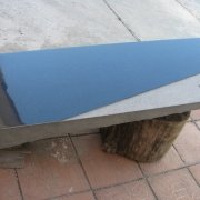 Обапол из рваного камня на складе. Изготовление памятников из рваного камня в Киеве. Стоимость памятника сегодня 20 тыс. грн.