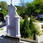Памятник мужчине из белого гранита. Высота памятника из белого гранита.