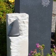 На фото памятник из белого гранита. Высота памятника: 110 см. Изготовление памятников из белого гранита в Киеве.