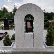 Фото памятника из белого гранита. Обратная сторона памятника.