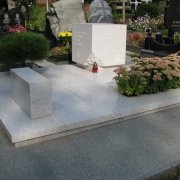 Создание памятников из белого гранита в Киеве.