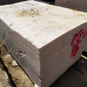 Блок белого мрамора. Купить блок мрамора сегодня - можно со склада в Киеве.