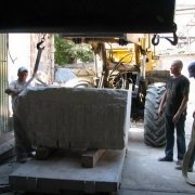 Отгрузка блока мрамора в Киеве. Купить блок мрамора сегодня - можно со склада в Киеве. Продажа мраморных блоков из Греции по доступной цене.
