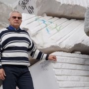 Мраморные блоки большого размера. Размеры блока мрамора: 2600 х 1100 х 980 мм.