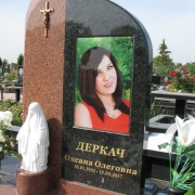 Женское фото на памятнике. Размеры портрета для памятника - 50 х 70 см. Цена портрета женщины на памятнике - 6 тыс. грн.