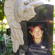 Размеры портрета в стекле для памятника - 30 х 40 см. Цена 6 тыс. грн.