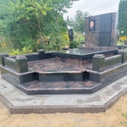 Памятник из гранита Аврора. Изготовление на собственном производстве в Киеве.