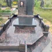 Фото мемориального комплекса из гранита Аврора. Размеры согласно проекта памятника.