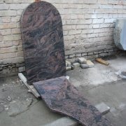 На фото памятник из гранита Аврора. Высота памятника из гранита Аврора - 112см. Цена памятника из гранита Аврора - $1,5 тыс.