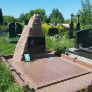 На фото памятник из красного камня. Высота памятника из красного камня - 206 см. Доступная цена памятника из красного камня.