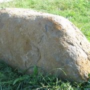 Фото памятника из природного камня. Размеры памятника из природного камня - 140 х 80 х 58 см. Цена памятника сегодня - доступна.
