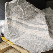 Скала из гранита для памятника, толщина 60 см.