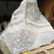 Размеры гранитной глыбы: 125 х 140 х 60 см.