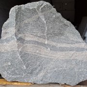 Памятник из гранитного валуна, высота 125 см.