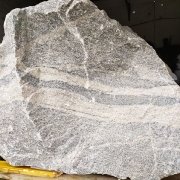 Размеры валуна из гранита: 125 х 140 х 60 см.