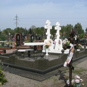 Фото памятника с крестом. Заказать мраморный крест - можно с нашего сайта: https://www.prjadko.kiev.ua