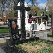 Памятник в виде креста из гранита. Высота креста из гранита - 140 см. Цена креста из гранита - согласно проекта.