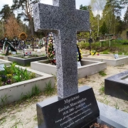Крест из гранита. Памятник в форме креста. Изготовление крестов в Киеве.