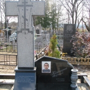 На фото, авторский памятник с большим православным крестом. Продажа готовых крестов из мрамора и гранита, со склада ЧП Прядко сегодня.