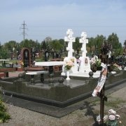 Фото памятника с крестом. Заказать мраморный крест - можно с нашего сайта: https://www.prjadko.kiev.ua