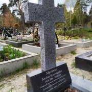Крест из гранита. Памятник в форме креста. Изготовление крестов в Киеве.