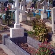 Фото мраморного креста; изготовление крестов из мрамора в Киеве, доставка и установка по Украине. Православный крест из белого мрамора на могиле, изготовлен в цеху Александра Прядко. Продажа мраморных крестов по приемлемой цене в магазине Ритуальной скульптуры в Киеве.