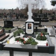 Изготовление крестов под заказ в Киеве. На фото элитный крест из белого мрамора. Доступная цена креста на могилу.