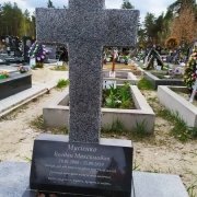 Фото памятника с крестом. Производство крестов из гранита в Киеве.
