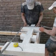 Памятник из белого мрамора в форме креста; фото изготовления.  Размеры  креста из мрамора:130 х 70 х 10 см., цена православного креста 30 тыс. грн. Продажа мраморных крестов, в магазине Ритуальной скульптуры в Киеве, по ул. Стеценко, 18.