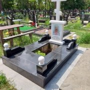 Заказать памятник с портретом в стекле - можно с сайта: https://www.prjadko.kiev.ua