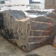 На фото блок гранита Absolute Black. Размер блока гранита Absolute Black: 2300 х 1200 х 96 мм. Цена блока индийского гранита - доступна. 
