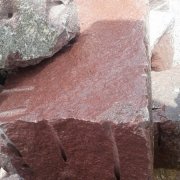 Блоки гранита RUBY RED разных размеров (месторождение Индия) - постоянно в продаже со склада в Киеве. Стоимость блока из красного гранита - доступна.