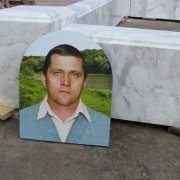 На фото мраморный цоколь из бруса, после изготовления в цеху. Купить готовый цоколь из белого мрамора сегодня, можно на складе в Киеве. Продажа мраморного бруса для цоколя, ежедневно в рабочие дни.