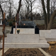 Размеры цоколя на могилу - по проекту памятника. Доступная цена цоколя на заказ в Киеве.