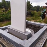 Цоколь из гранита. Размеры цоколя из гранита: 150 х 220 см.