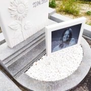 Цоколь из гранита. Фото гранитного цоколя на могиле.