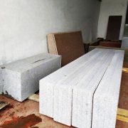 Цоколь из гранита. Фото цоколя на складе в Киеве.