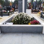 Гранитный цоколь на могилу. Размеры цоколя из гранита: 220 х 150 см.