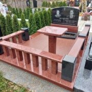 Заказать гранитный цоколь для памятника - можно в офисе компании СПД Прядко.